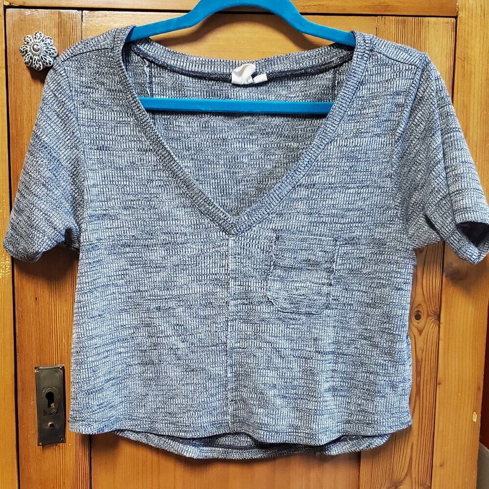 LA Hearts Knitted Cropped Short Sleeved Top. Deep V Neck. Womens Size Small